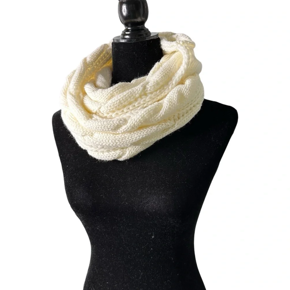 🔴 5 for $40 SALE!  Chunky Cable Knit Acrylic Infinity Cream Colored Scarf